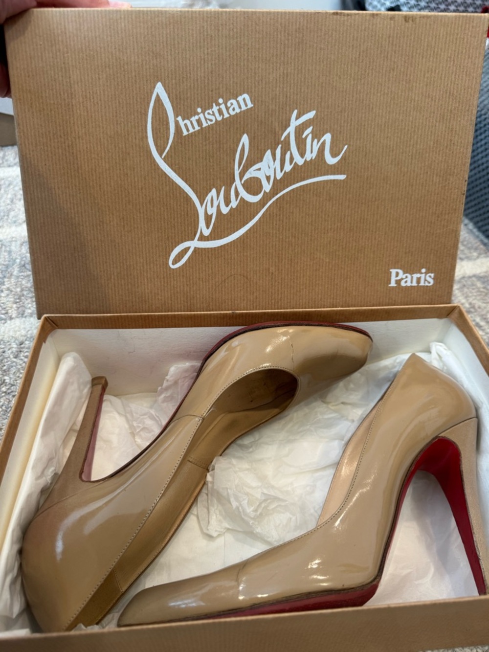Christian Louboutin Beige Patent Leather Pointed-Toe Pumps with Red Sole - Picture 6 of 7
